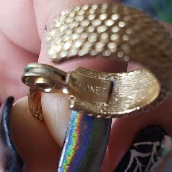 Monet Textured Gold Hoop clip on Earrings For Women vintage classic classy - Picture 4 of 8